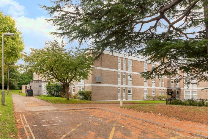 3 Bedroom Flat To Rent In Askill Drive, East Putney, London, SW15