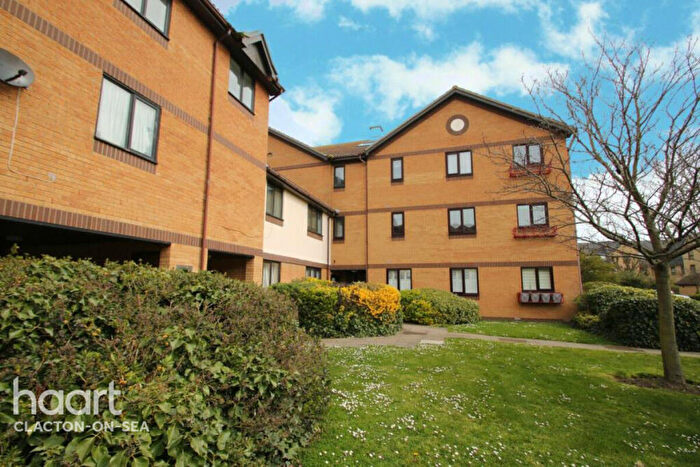 2 Bedroom Flat To Rent In Connaught Gardens East, Clacton-on-sea, CO15