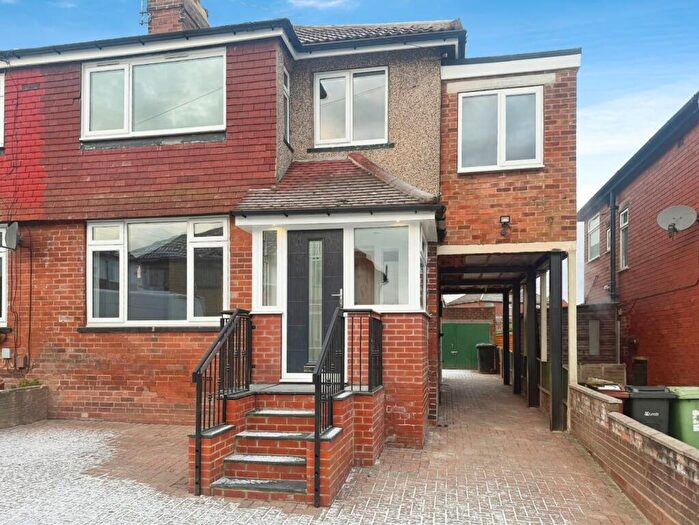 4 Bedroom Semi Detached House To Rent In Merton Gardens, Farsley, Pudsey, LS28