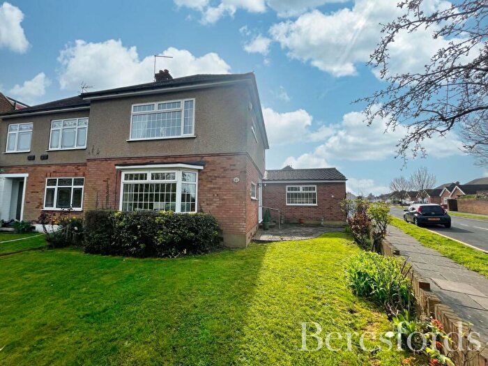 3 Bedroom Semi Detached House For Sale In Kersey Gardens, Romford, RM3