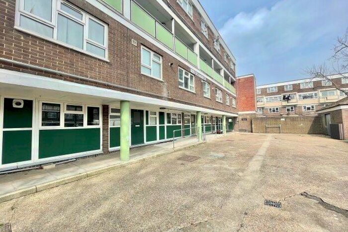 3 Bedroom Maisonette To Rent In Meriden Road, Southsea, PO5