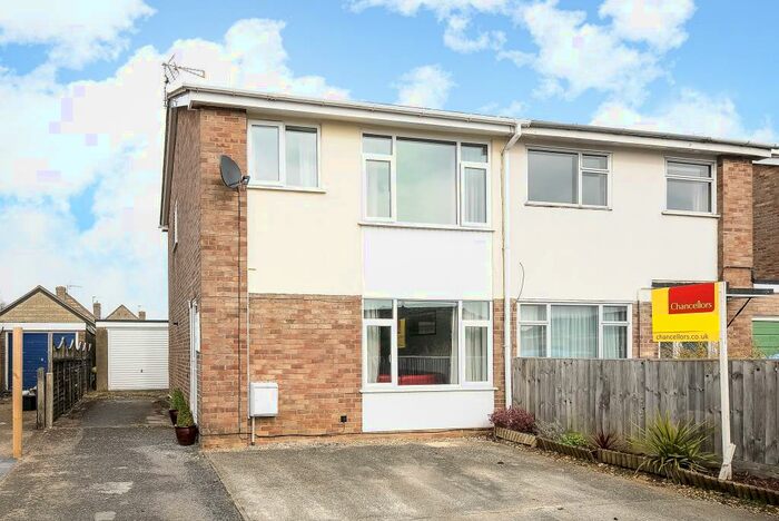 3 Bedroom Semi-Detached House To Rent In Quarry Road, Witney, OX28