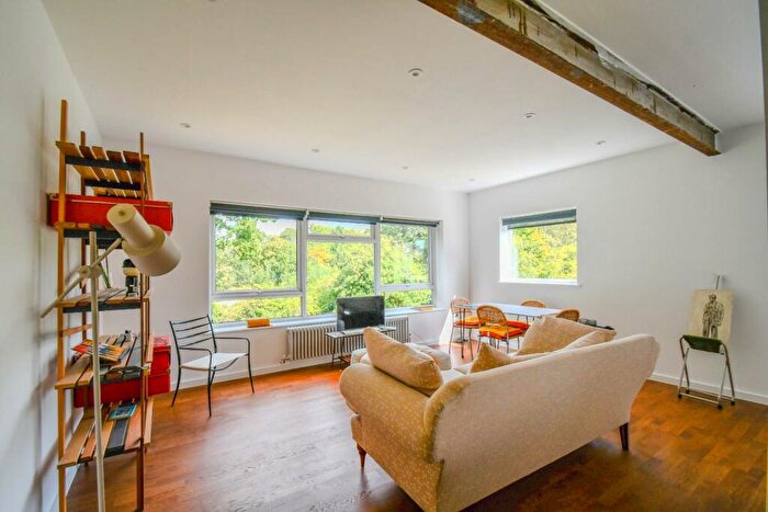 2 Bedroom Flat For Sale In Underwood Square, Leigh-On-Sea, SS9