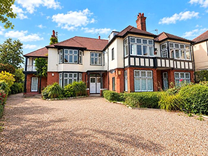 3 Bedroom Apartment For Sale In Whitefriars Crescent, Westcliff-on-Sea, Essex, SS0