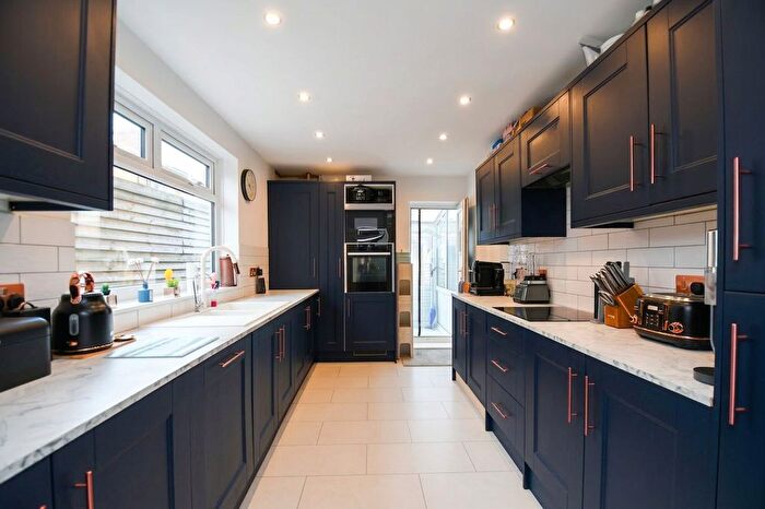 5 Bedroom End Of Terrace House For Sale In Tootal Drive, Salford, M5