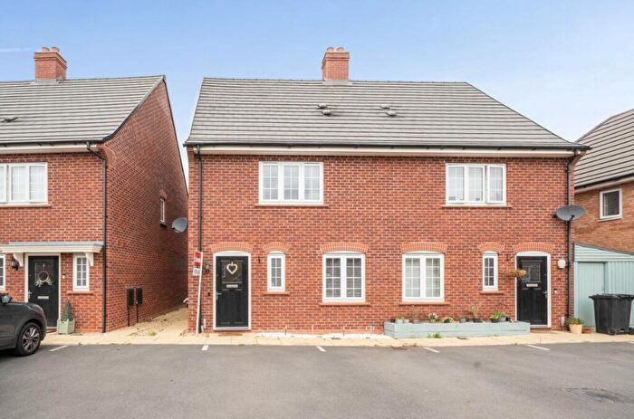 3 Bedroom Semi Detached House For Sale In Milton Crescent, Stewartby, MK43