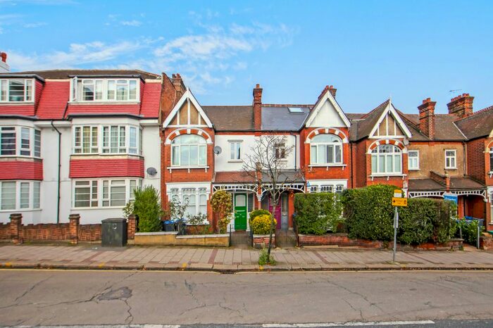 3 Bedroom Flat To Rent In Arthur Road, Wimbledon Park, SW19