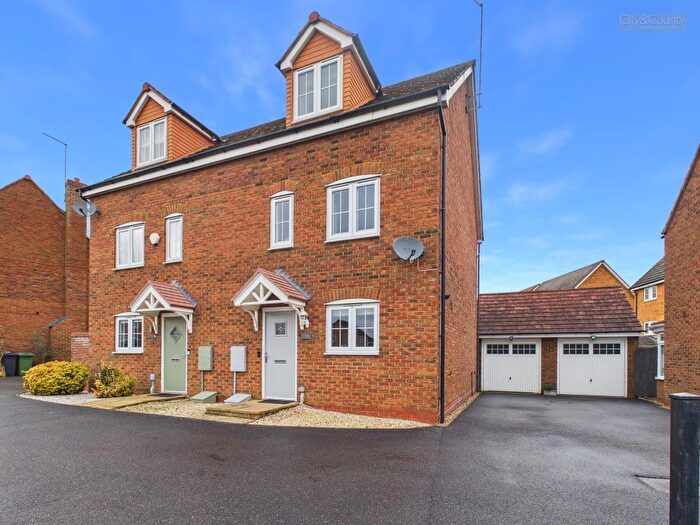 4 Bedroom Semi Detached House For Sale In Skye Close, Alwalton, Peterborough, PE2