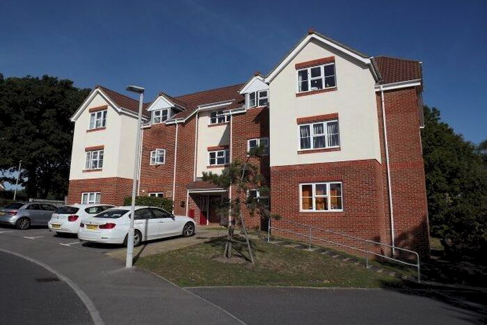 2 Bedroom Flat To Rent In Alder Heights, Poole, BH12