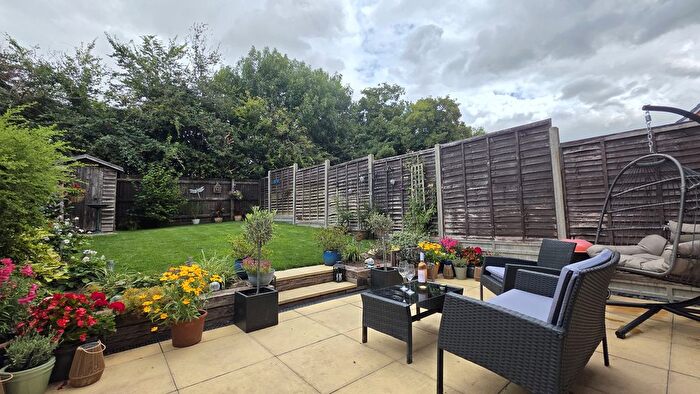 3 Bedroom Semi-Detached House For Sale In Flint Close, Southam, CV47