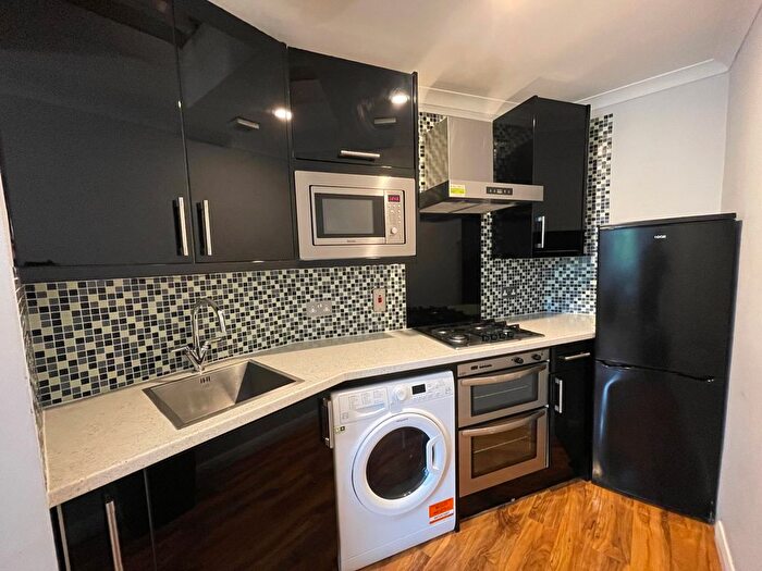 2 Bedroom Flat To Rent In Old Brompton Road, Earls Court, London, SW5