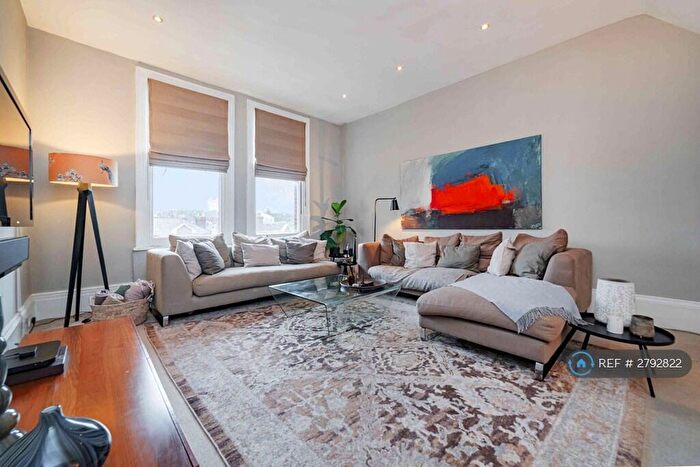 2 Bedroom Flat To Rent In Compayne Gardens, London, NW6