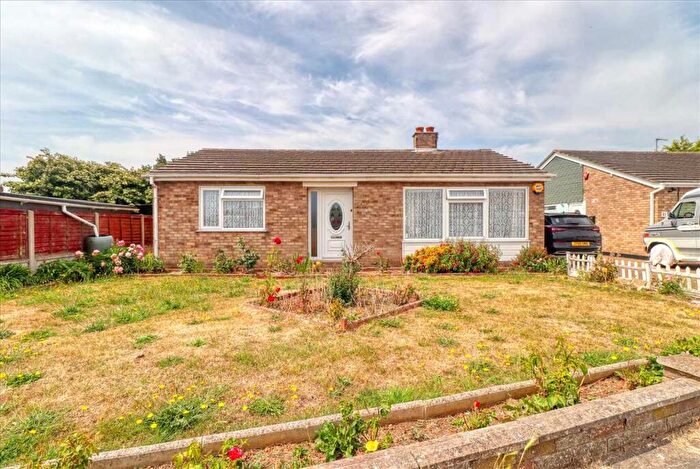 2 Bedroom Bungalow For Sale In Coopers Lane, Clacton On Sea, CO15
