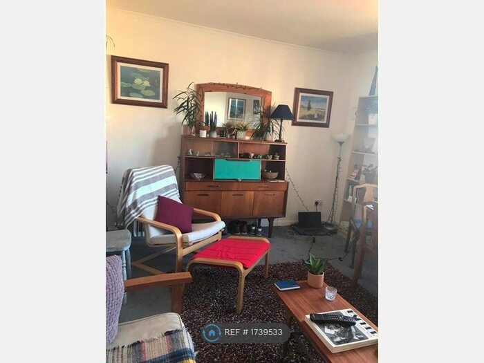 2 Bedroom Flat To Rent In Hutchison Road, Edinburgh, EH14