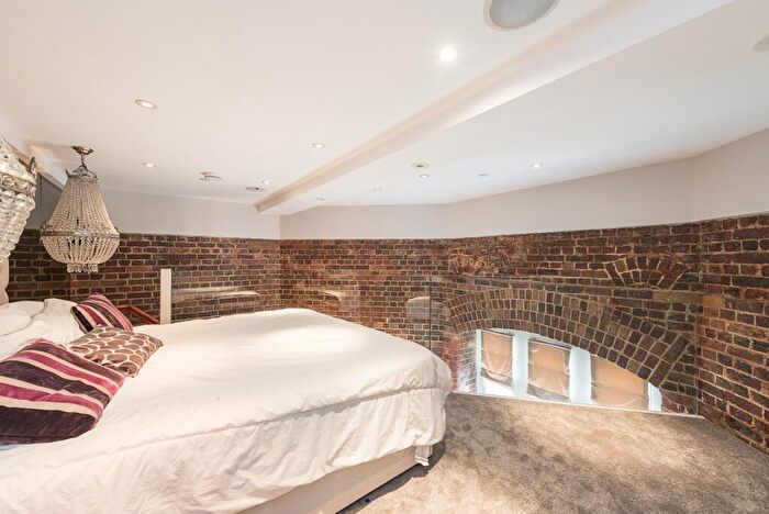 3 Bedroom Flat To Rent In Princess Park Manor, Royal Drive, N11