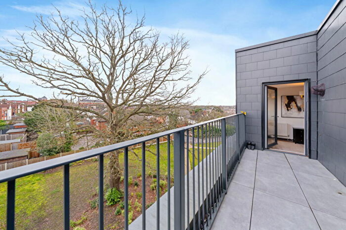 1 Bedroom Flat For Sale In Halcyon Place, Brentwood, Essex, CM14