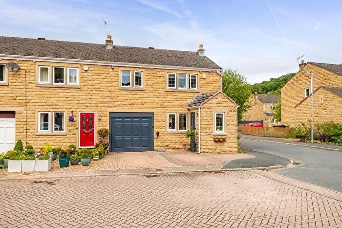 3 Bedroom End Of Terrace House For Sale In Holmebank Mews, Brockholes, Holmfirth, HD9