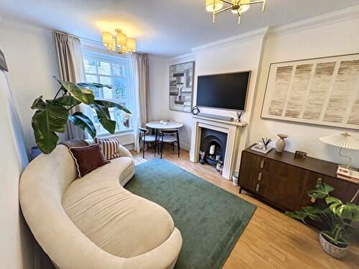 2 Bedroom Flat To Rent In New Tower Buildings, Wapping High Street, Tower Hamlets, London, E1W