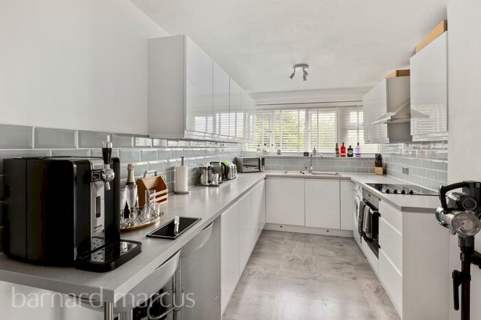 1 Bedroom Apartment To Rent In Chetwode Road, Tadworth, KT20