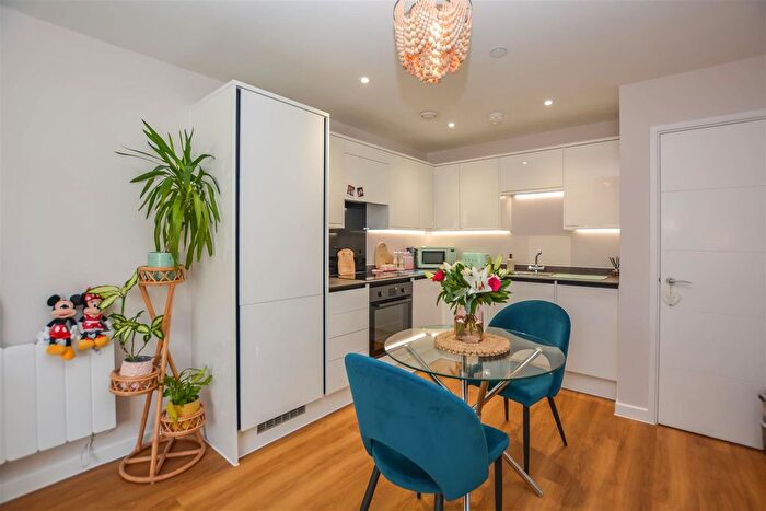 1 Bedroom Flat For Sale In Ingrave Road, Brentwood, CM15