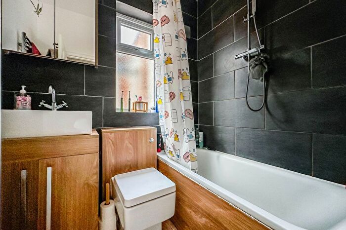 3 Bedroom Terraced House For Sale In Ella Street, Hull, HU5