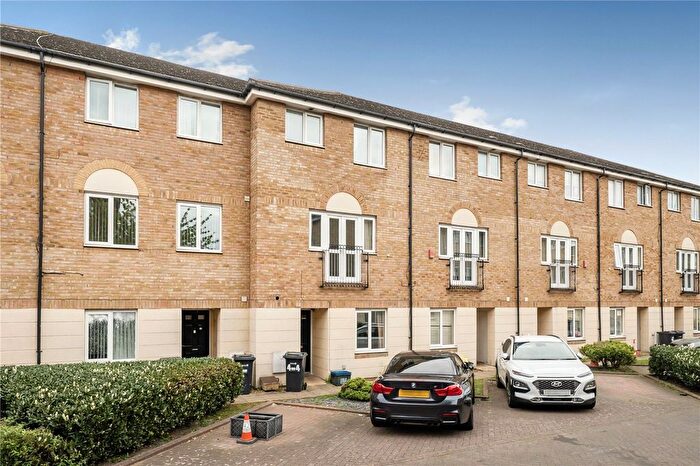 4 Bedroom Detached House For Sale In Quarles Park Road, Chadwell Heath, RM6