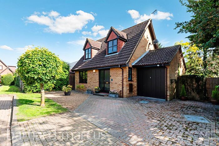 2 Bedroom Detached House For Sale In Fairfield Close, Ewell, Epsom, KT19