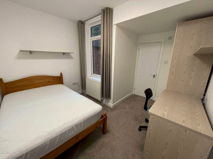 6 Bedroom House To Rent In Winnie Road, B29