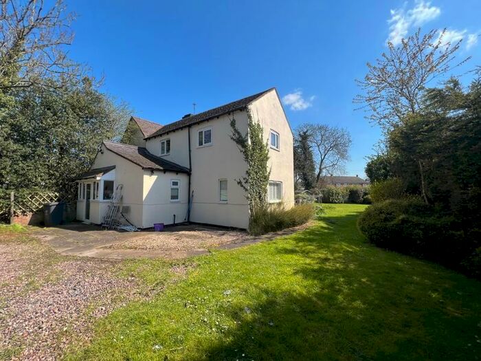 4 Bedroom Cottage For Sale In Old Stafford Road, Cross Green, Wolverhampton, WV10