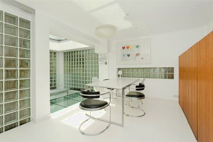 2 Bedroom House To Rent In Richmond Crescent, Islington, N1