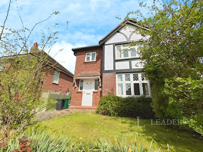 3 Bedroom Semi-Detached House To Rent In Sandringham Close, Hove, BN3