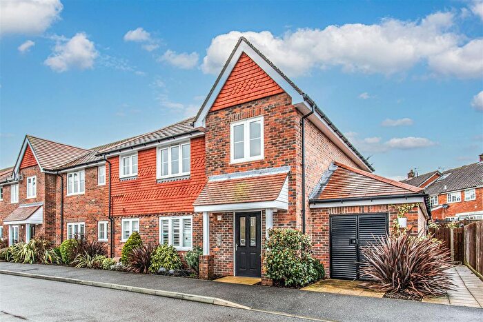 2 Bedroom Flat For Sale In Danforth Way, Ringmer, Lewes, BN8