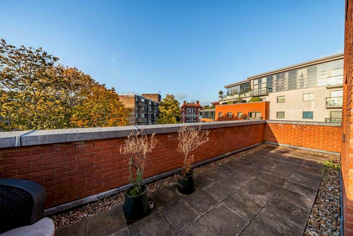 3 Bedroom Flat To Rent In Dolben Court, Westminster, London, SW1P