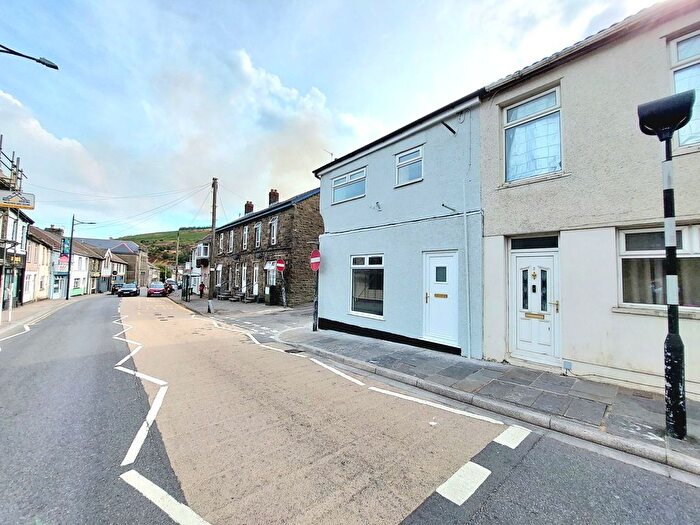 2 Bedroom Flat To Rent In High Street, Ferndale, CF43