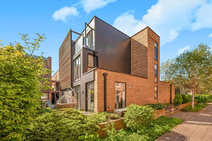 2 Bedroom Detached House For Sale In Napoleon Lane, Surrey Quays, SE18