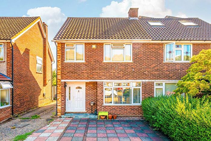 3 Bedroom Property For Sale In Lynton Close, Isleworth, TW7