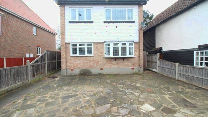2 Bedroom Maisonette To Rent In St. Marys Lane, Upminster, RM14
