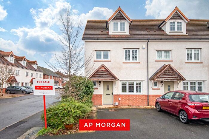 4 Bedroom End Terrace House For Sale In Turntable Avenue, Bromsgrove, Worcestershire, B60