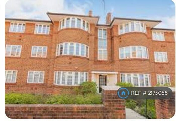3 Bedroom Flat To Rent In Beaufort Drive, London, NW11