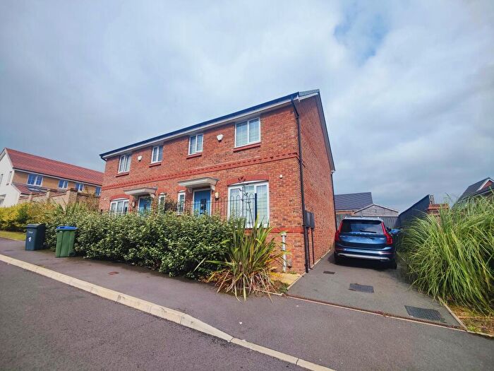 3 Bedroom Semi-Detached House To Rent In Evered Close, Smethwick, B66