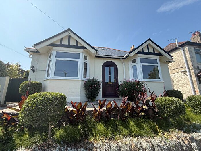 3 Bedroom Bungalow To Rent In Quarry Road, PO33