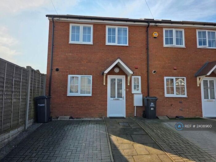 2 Bedroom End Of Terrace House To Rent In Wycliffe Close, Cheshunt, Waltham Cross, EN8