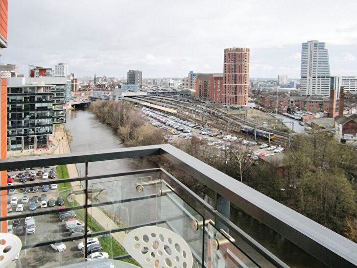 2 Bedroom Flat To Rent In Riverside Way, Leeds, West Yorkshire, LS1