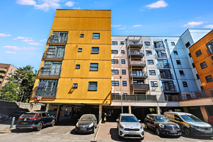 1 Bedroom Flat For Sale In Maltings Close, Bow, London, E3