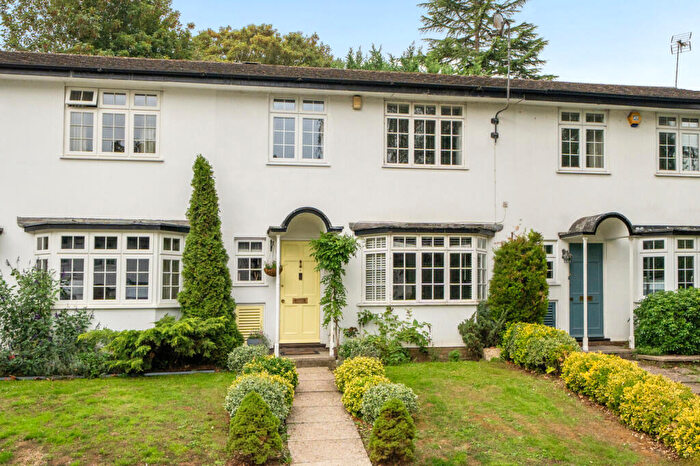 3 Bedroom Terraced House For Sale In Wood Green Close, Reading, RG30