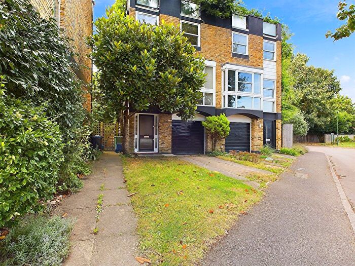 3 Bedroom Semi-Detached House To Rent In Hermitage Close, Warrington Road, Richmond, TW10