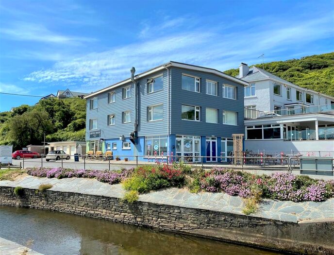 2 Bedroom Flat To Rent In Mawgan Porth, Newquay, TR8