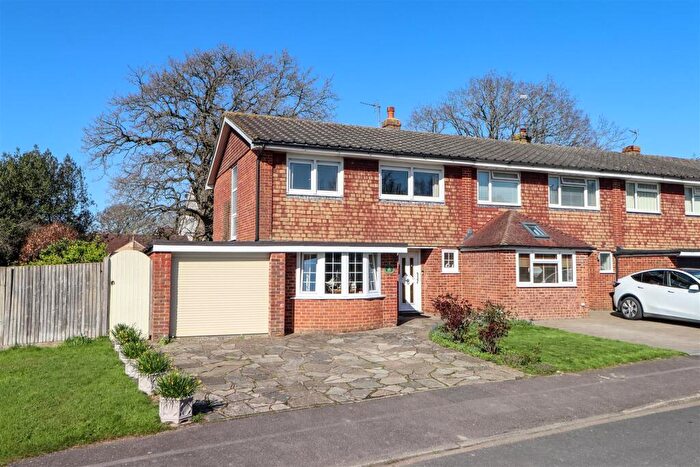 4 Bedroom End Of Terrace House For Sale In Wellwood Close, Horsham, RH13