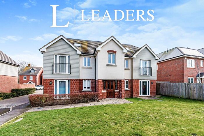 2 Bedroom Flat To Rent In Langmeads Close, BN16