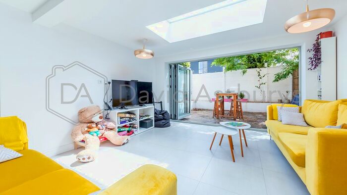 4 Bedroom Terraced House To Rent In Lynton Road, Crouch End, London, N8